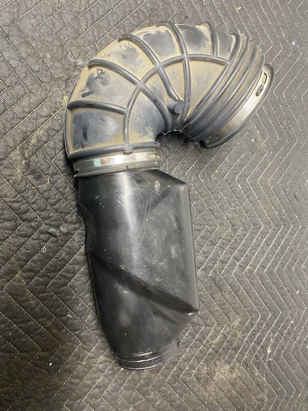2005-2019 Ford Econoline E-250 OEM air cleaner outlet duct intake hose tube