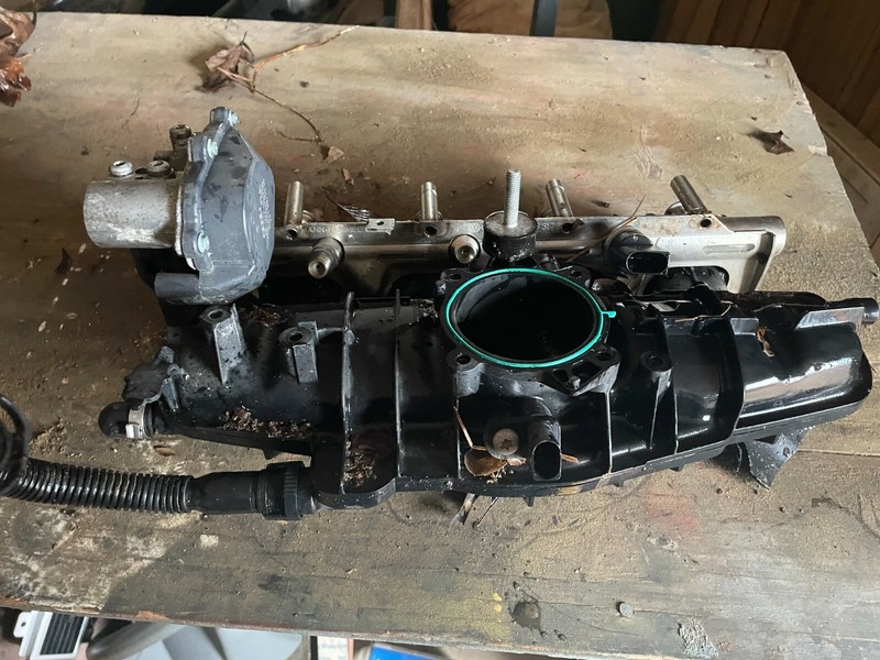VOLKSWAGEN AUDI TURBO 2.0 INTAKE MANIFOLD W/ FUEL INJECTORS & THROTTLE BODY