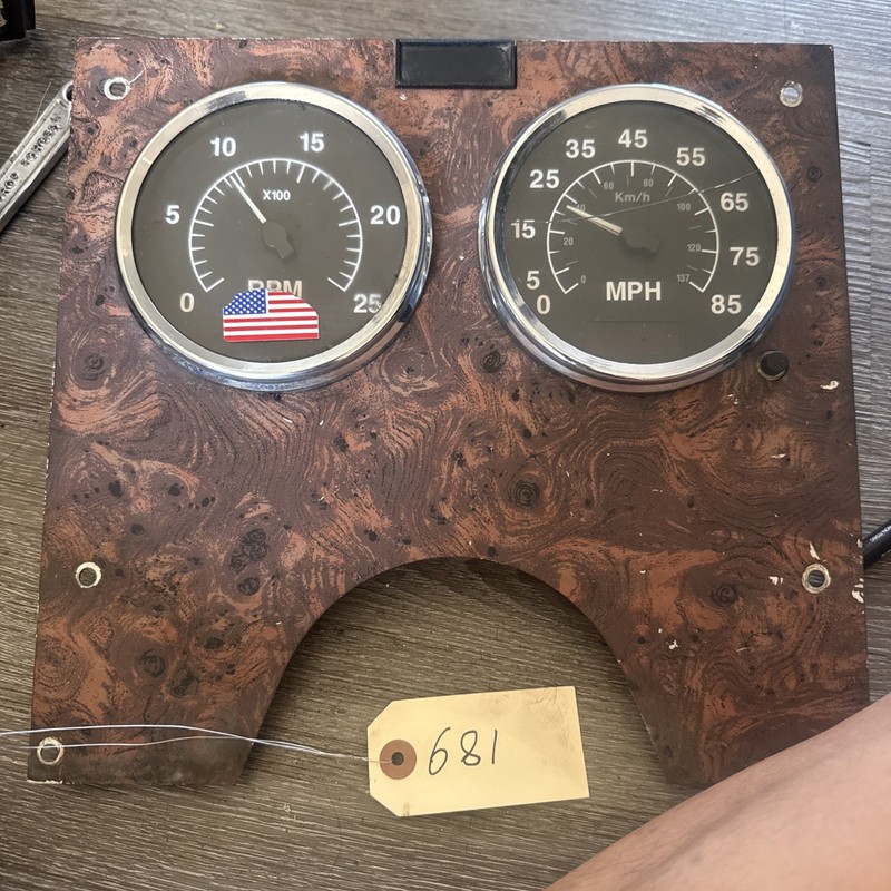 International 9400 Speedometer Instrument Cluster - Used | P/N 3553191C91