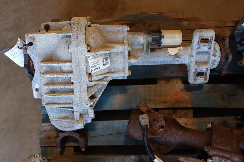 2014-2018 CHEVY SILVERADO 1500 FRONT AXLE DIFF DIFFERENTIAL CARRIER OEM