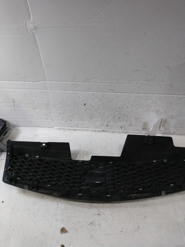 2010 Nissan Sentra Grille OEM White 4DR SED 62070ET80A, 62070ZE90B