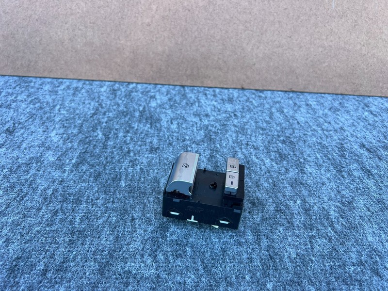 GENESIS GV70 2022-2026 OEM REAR LEFT DRIVER DOOR LOCK WINDOW CONTROL SWITCH