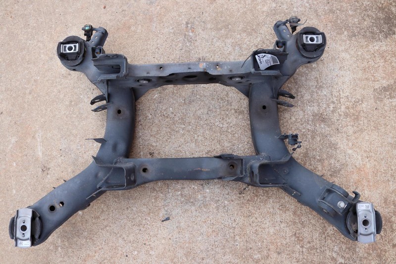 2016-2022 JEEP GRAND CHEROKEE 3.6L 4X2 REAR SUSPENSION CROSSMEMBER SUBBFRAME OEM