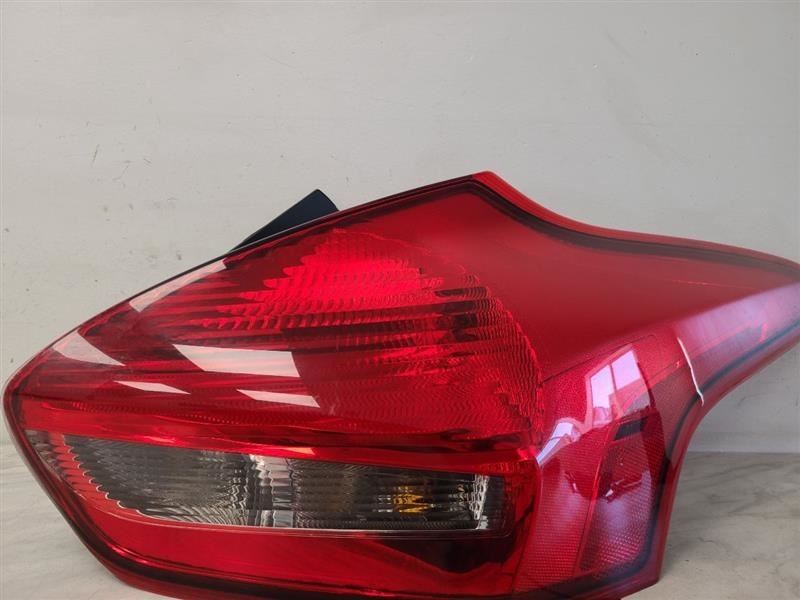 Passenger Tail Light Hatchback Incandescent Fits 15-18 FOCUS 577913