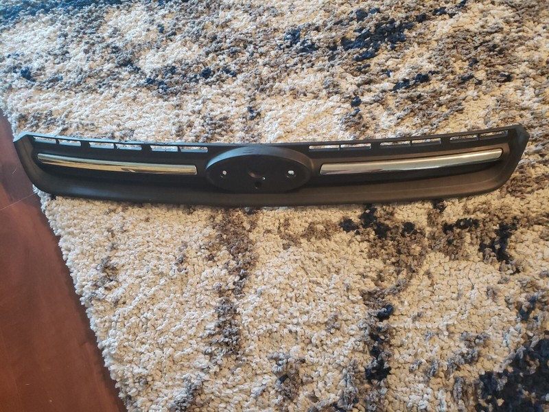 2013 - 2016 FORD ESCAPE Front Bumper Chrome Ttim Grille OEM* 1 tab gone. See pic
