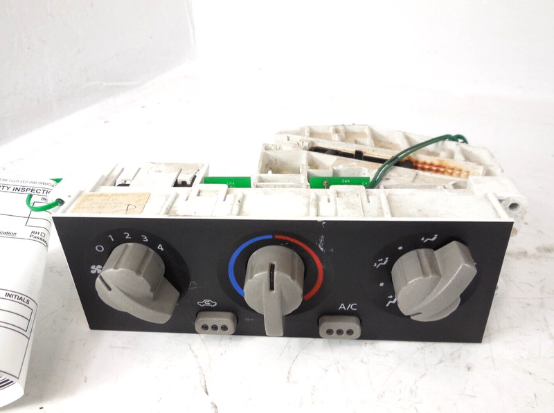 2001 2002 Nissan Frontier XE Climate Temperature Control OEM 275107Z416