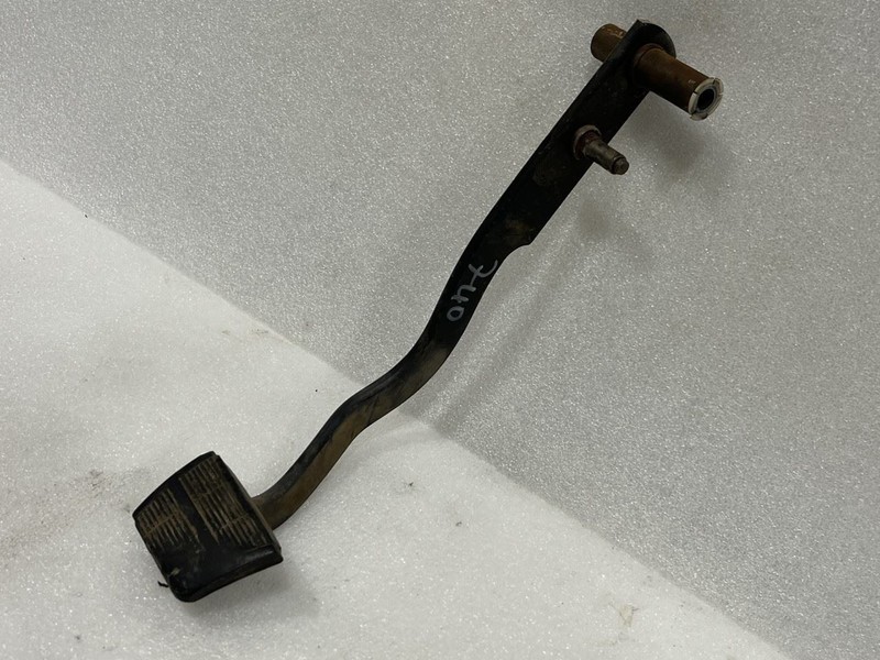 1992 1993 1994 1995 CHEVROLET PICKUP 3500 2500 BRAKE PEDAL M/T MANUAL 15891859