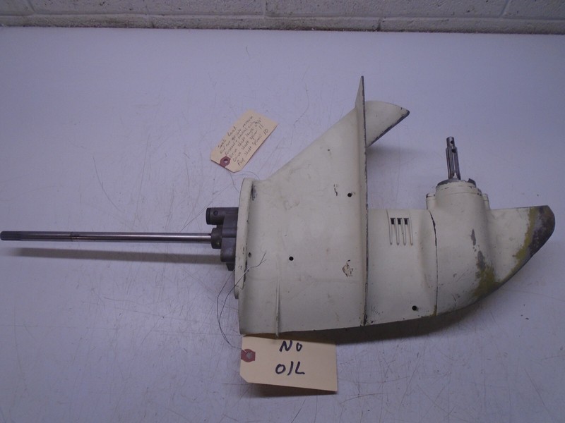 B Chrysler 9.9 Outboard Lower UnitModel 921 S/N 1412