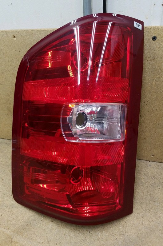 2007 - 2013 Chevrolet Silverado Tail Light Taillight Driver's Left