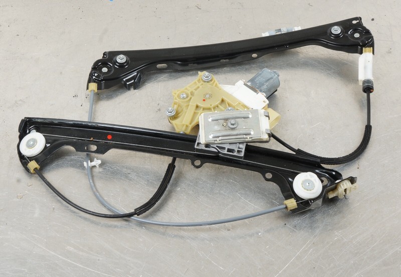 2007 - 2013 BMW 328 335 Coupe Front left Driver Side Window Regulator Motor