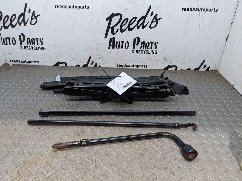 Jeep JL Wrangler OEM Spare Tire Jack w Tools Kit 2018 2019 2020-2023 074 1181487