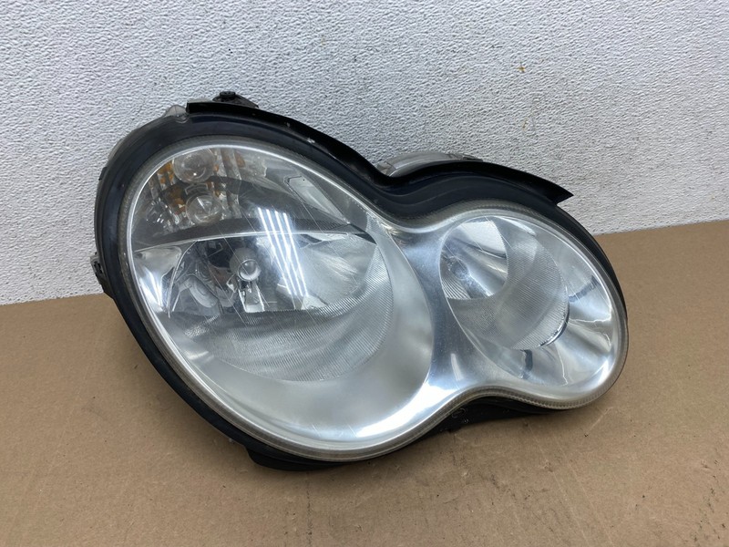 2005 to 2007 Mercedes-Benz C-Class Right Passenger Side Headlight AE6676 DW