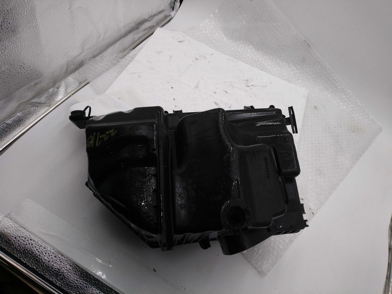 2015 Volvo S60 Air Cleaner Assembly OEM 31319684 Used, Scratches, 131K Miles