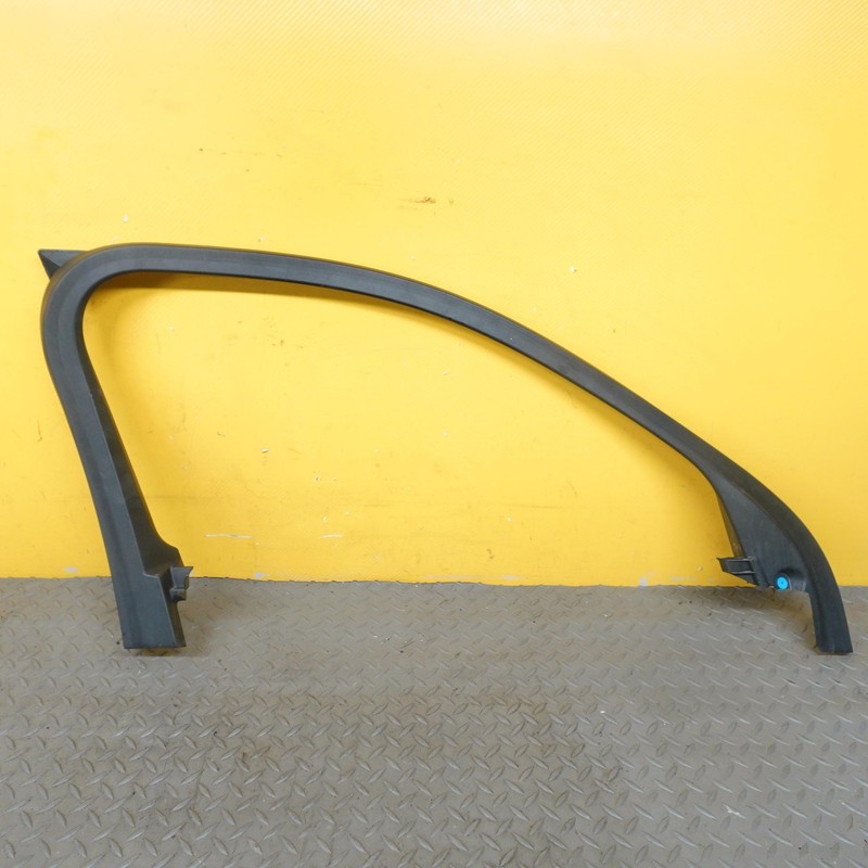 2019-2022 VOLVO XC40 FRONT LEFT SIDE DOOR WINDOW FRAME TRIM COVER PANEL 31455061
