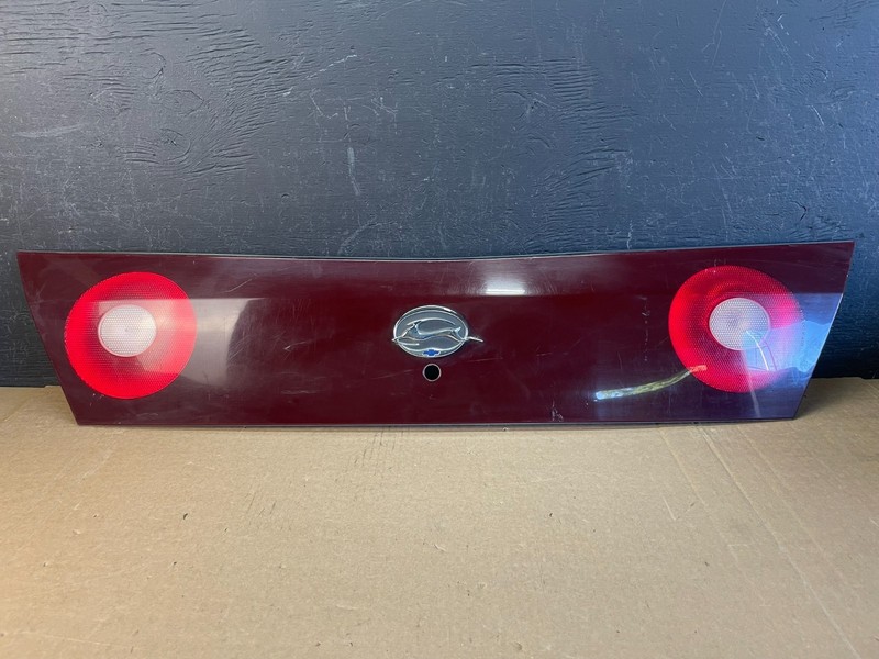 2000-2004 Chevrolet Impala Rear Trunk Center Finish Panel Tail Light AD0072 DG