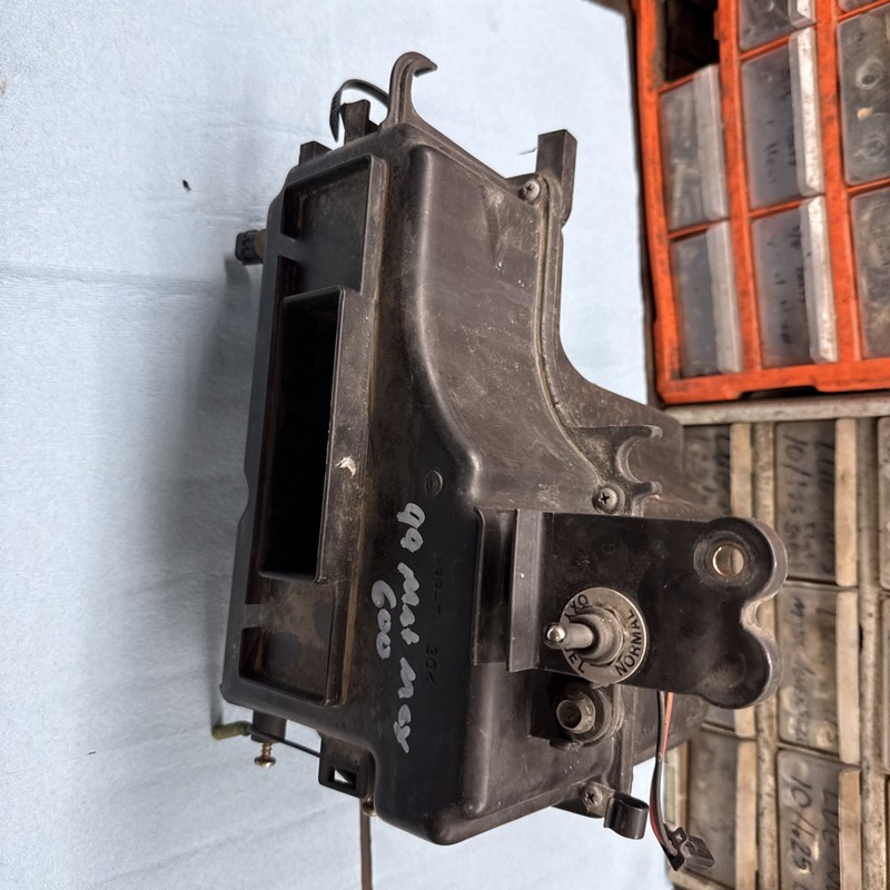 1999 Yamaha Moutain Max 600 Snowmobile Motor Air Box Good