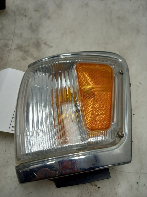 92 93 94 95 TOYOTA 4 RUNNER DRIVER LEFT PARK TURN SIGNAL LIGHT