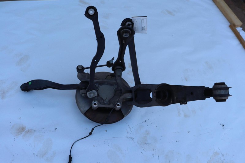2017-2021 CADILLAC XT5 FWD REAR LEFT SIDE SPINDLE KNUCKLE HUB W/ CONTROL ARM OEM