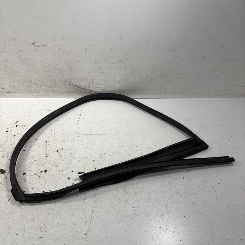 97-01 Honda Prelude Right Door Window Run Channel 72235-S30-003 OEM