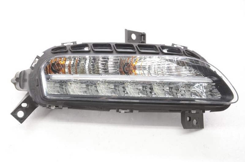 2010-2013 Porsche Panamera 970 4.8L Passenger Right Side Corner Light 9706310820