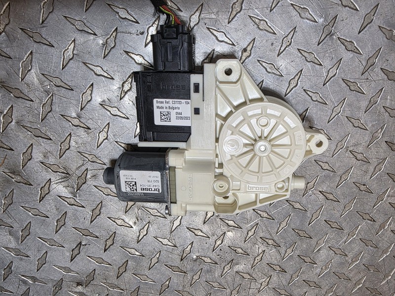 2015-2023 Jeep Renegade Passenger Right RH Power Window Motor Front OEM