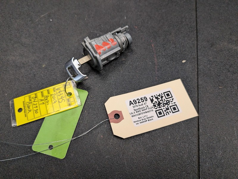 Front Left Door Lock Cylinder w/ Key 2019 Audi A7 107837167HG 2020 2021 - 2024