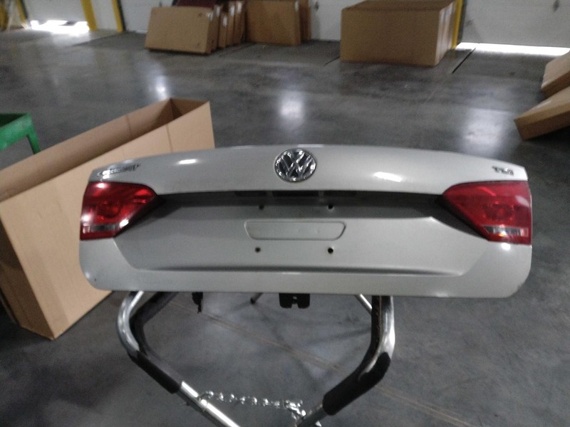 2014 Volkswagen Passat OEM Silver Deck Lid Trunk Lid Good Condition 22341