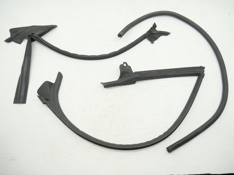 Used Front Right Passenger Door Window Weatherstrip Set 2014-2015 Audi RS7 OEM