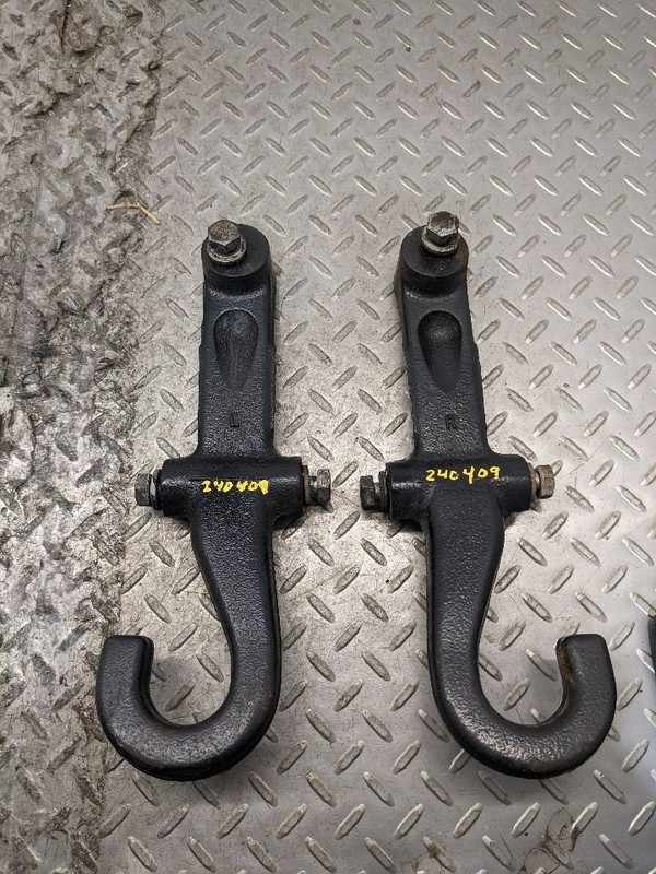 Front Tow Hooks WITH Hardware LH RH OEM 99-07 Chevy Silverado G 1184921
