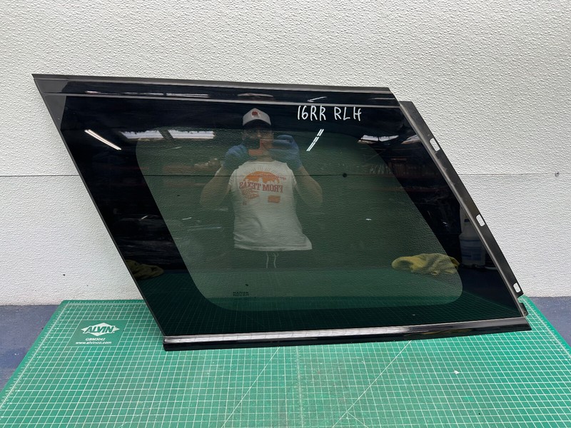 13-22 Range Rover L405 REAR LEFT DRIVER SIDE QUARTER WINDOW GLASS OEM