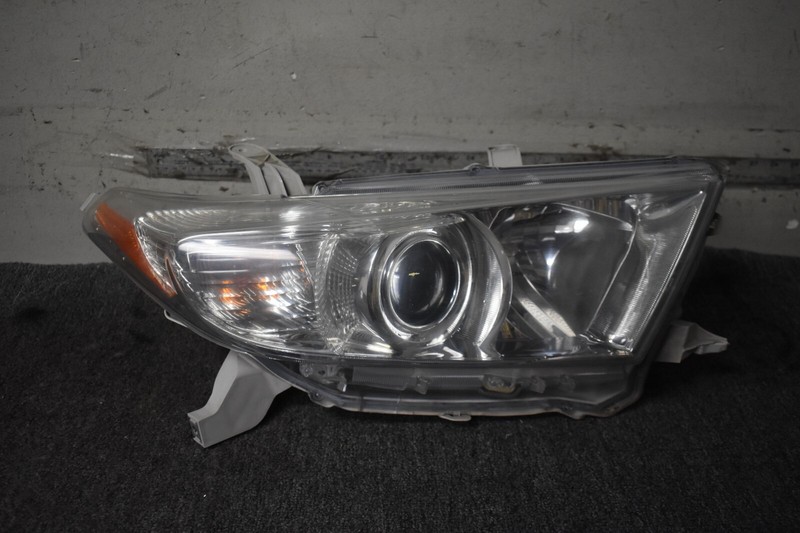 2011-2013 TOYOTA HIGHLANDER HEADLIGHT RIGHT SIDE FACTORY OEM