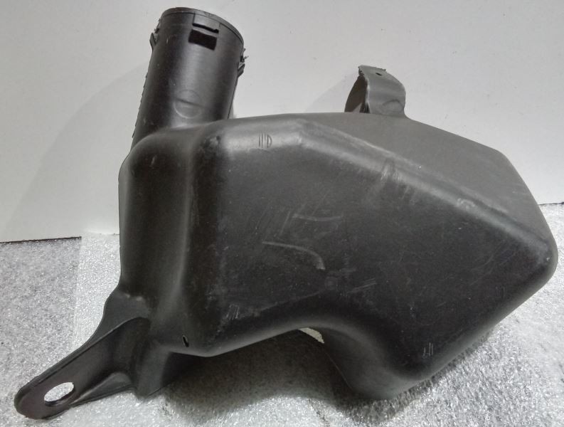 2009-2011 Outlook Acadia Enclave Traverse Air Cleaner Resonator