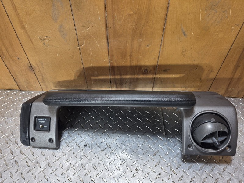 2003-2004 HUMMER H2 DASH PASSENGER SIDE COVER TRIM PANEL W/ AIR VENT GRILL OEM