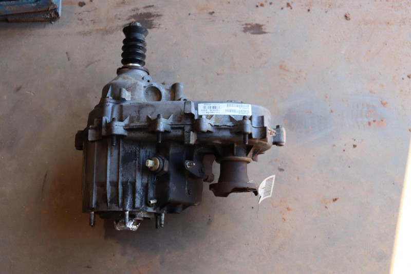 2002-2004 JEEP GRAND CHEROKEE 4.0L A/T 4X4 TRANSFER CASE 242 MODEL OEM