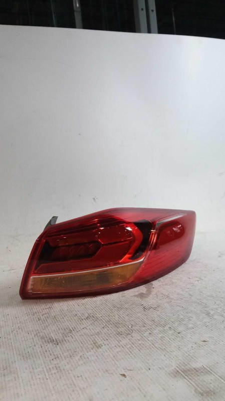 2018 Hyundai Elantra Right Tail Light Assembly Grey OEM Used 646142