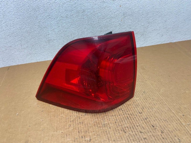 2009 to 2014 Volkswagen Routan Left Driver LH Side Tail Light AE0362 DW