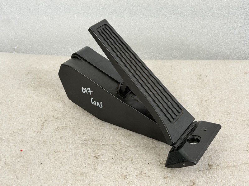 2013 Hyundai Genesis 2.0T Coupe Gas Pedal electric module throttle accelerator