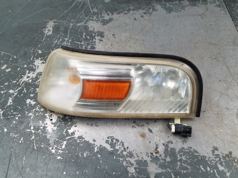 2007 Grand Marquis / Crown Vic Victoria Left Turn Signal / Park Light #9684 H5