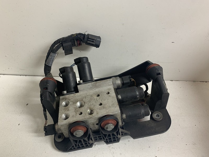 BMW Dynamic Drive 37.20 6758 704 Hydraulic Valve Pump