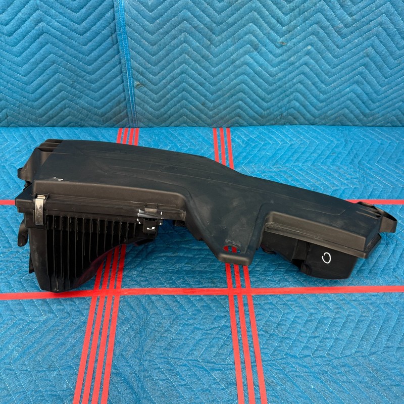 2012–2016 BMW 328i xDrive F30 Engine Air Intake Filter Box OEM 13717604305