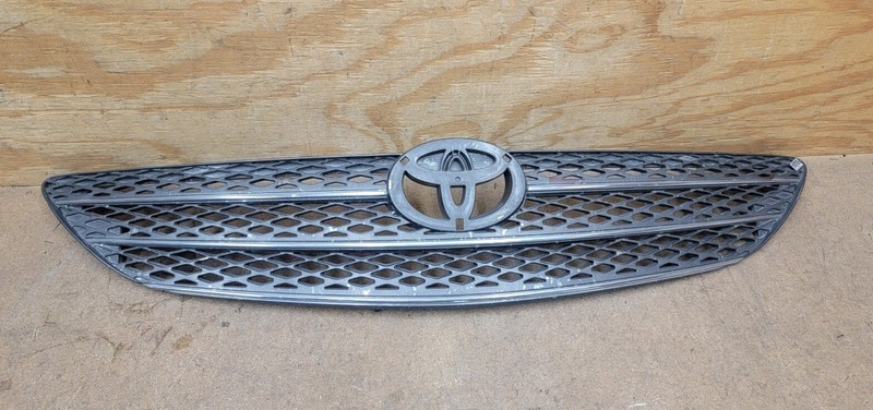 2002 2003 2004 Toyota Camry LE Front Bumper Grille Upper Chrome TrimOEM