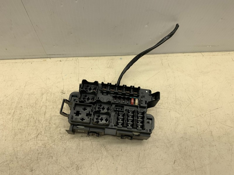 2017-2022 BUICK ENCORE LEFT REAR CARGO AREA FUSE BOX RELAY PANEL OEM