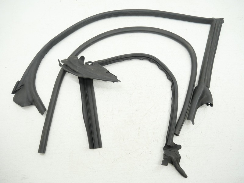 Used Front Left Driver Door Window Weatherstrip Seal Set 2014-2015 Audi RS7 OEM