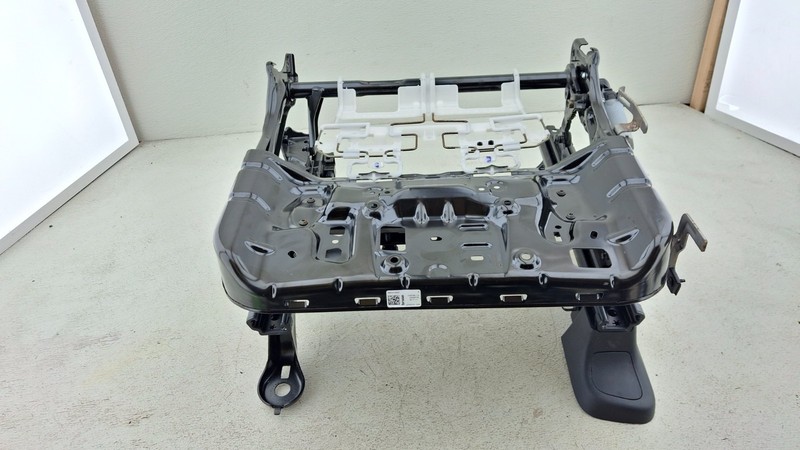 2017-2024CHRYSLER PACIFICA FRONT LEFT SEAT LOWER TRACK FRAME OEM