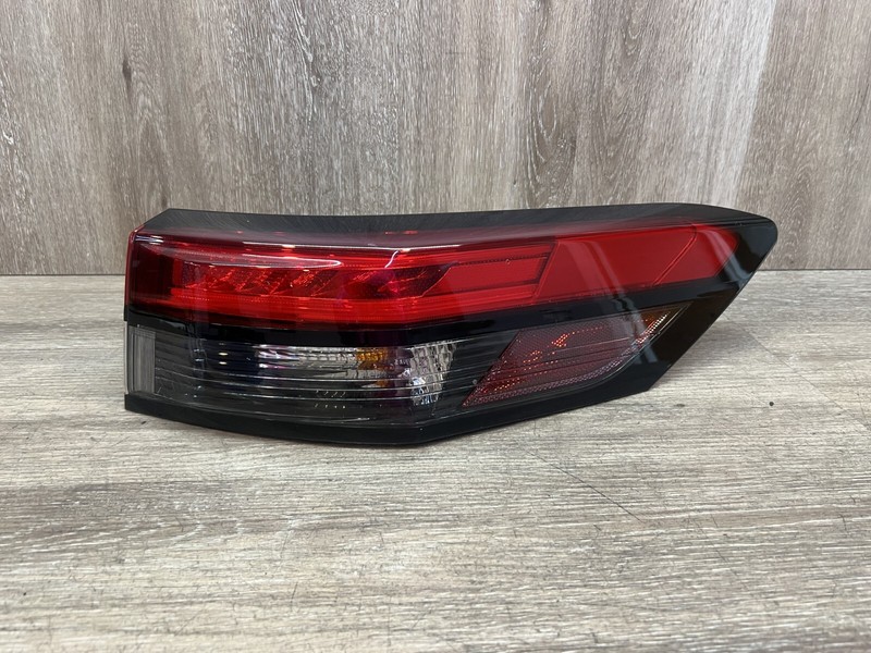 2022-2024 NISSAN PATHFINDER RGHIT SIDE TAIL LIGHT
