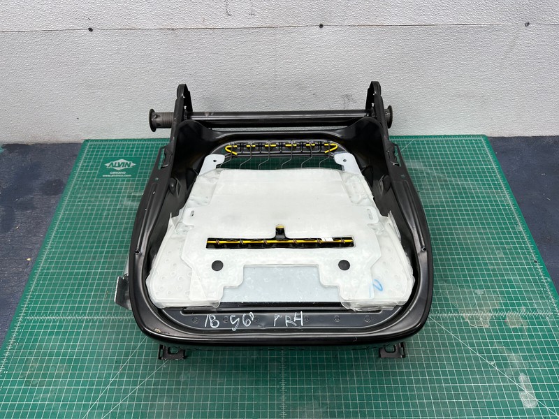 12-18 Volvo S60 V60 FRONT RIGHT PASSENGER SEAT SLIDING TRACK RAIL W/ MOTOR OEM