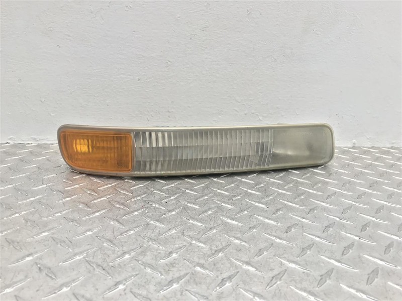 99-07 GMC SIERRA 1500 2500 3500 PASSENGER TURN LAMP OEM 116-03523R