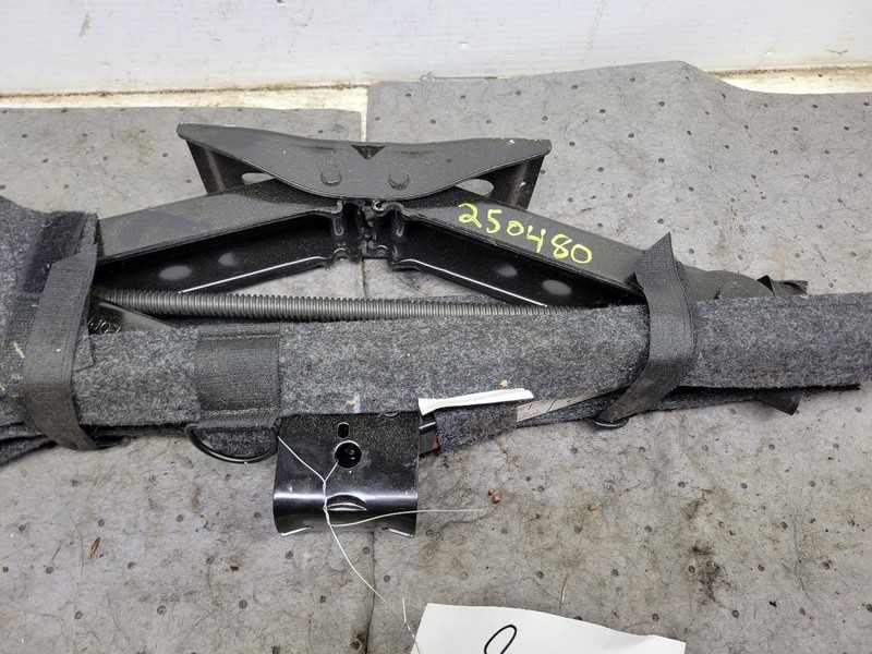 F150 2016 Jack and Tool Kit 1702241