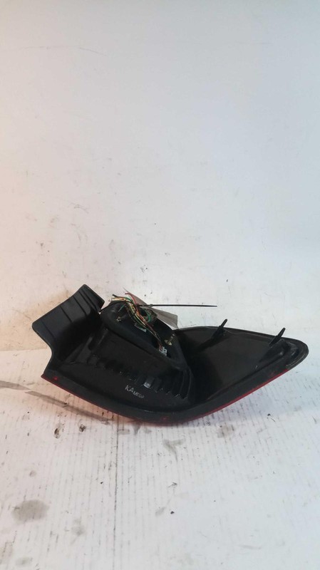 Used Left Tail Light Assembly fits: 2000 Honda Accord Sdn quarter panel mounted
