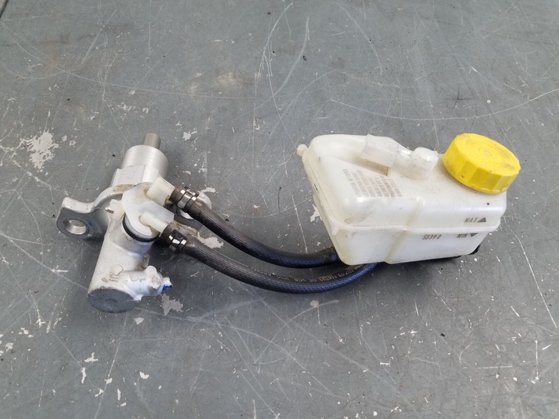 2021 McLaren GT Brake Master Cylinder / Reservoir #1404 B9